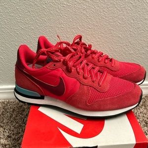 EUC women’s Nike Internationalist shoe